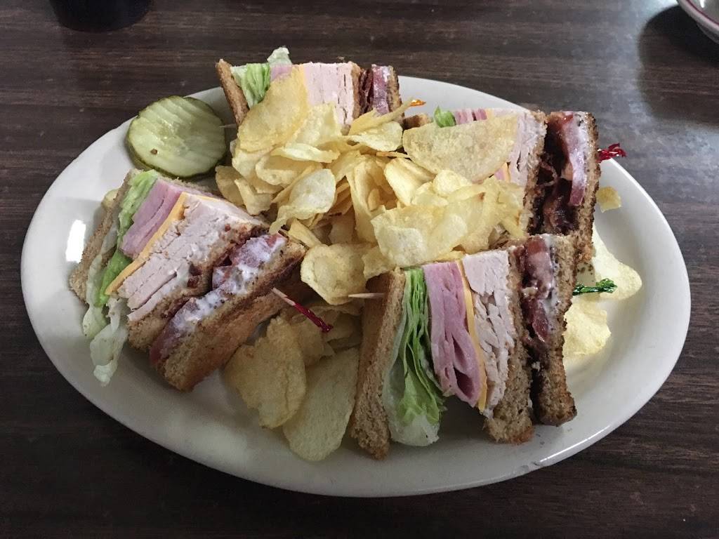 Purcellville Family Restaurant | restaurant | 110 W Main St, Purcellville, VA 20132, USA | 5403380400 OR +1 540-338-0400