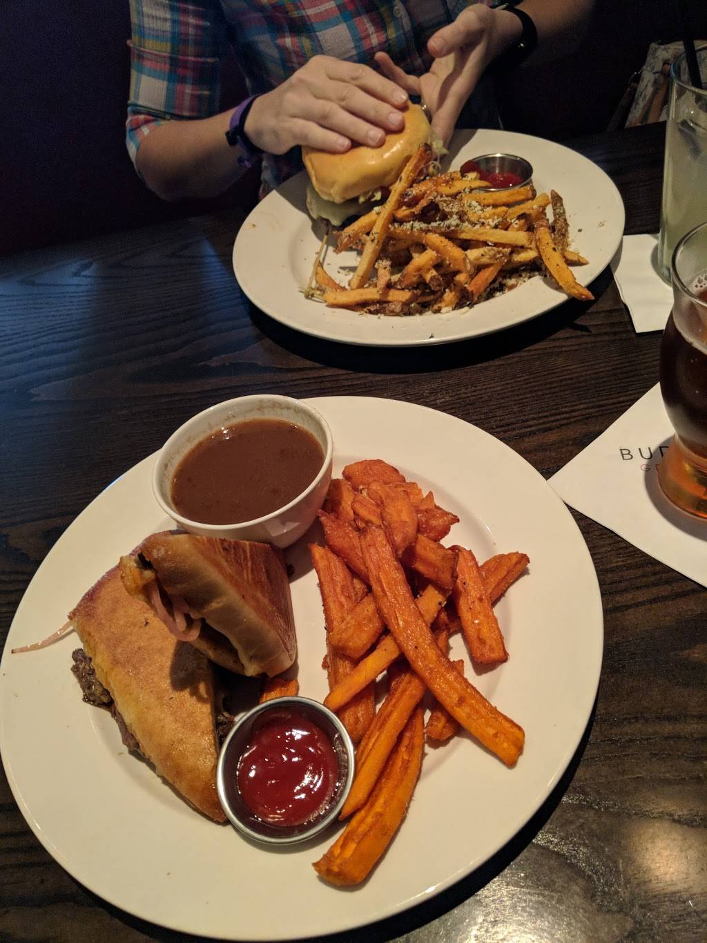 Burtons Grill | restaurant | 1 Cornerstone Square, Westford, MA 01886, USA | 9786921220 OR +1 978-692-1220