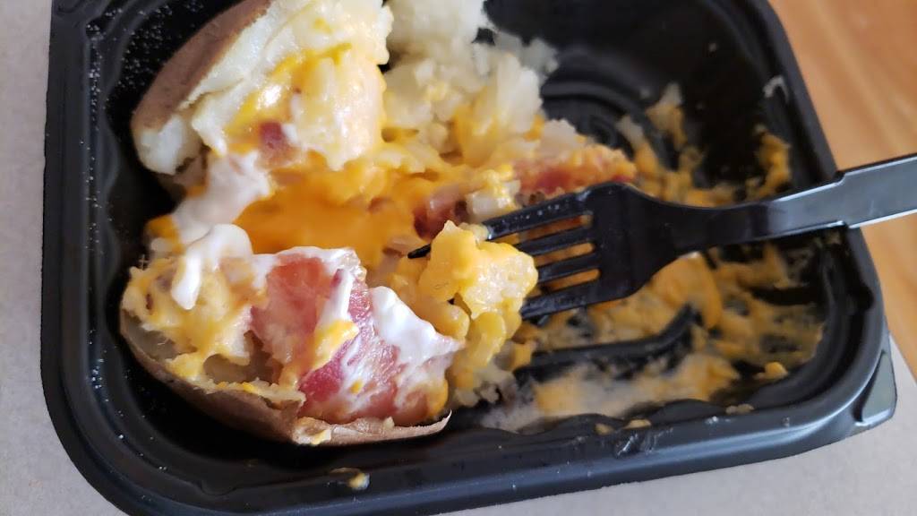 Wendys | restaurant | 940 Brook Forest Ave, Shorewood, IL 60404, USA | 8152544852 OR +1 815-254-4852