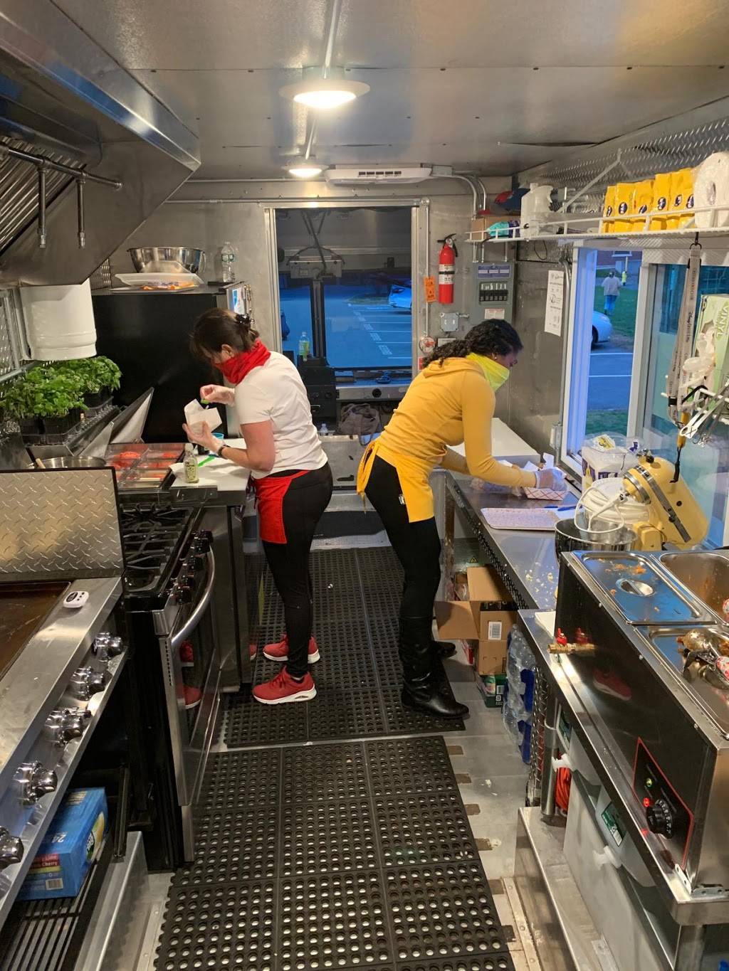 Tres Latinas LLC | restaurant | Parking lot, 652 Andover St, Lawrence, MA 01843, USA | 9783393179 OR +1 978-339-3179