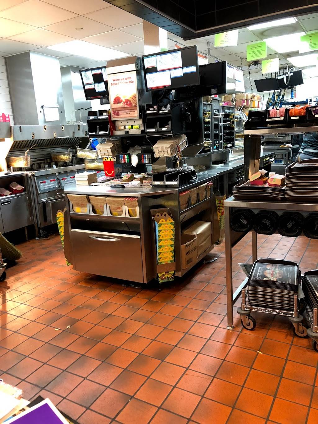 McDonalds | cafe | 1720 S Memorial Dr, New Castle, IN 47362, USA | 7655292970 OR +1 765-529-2970