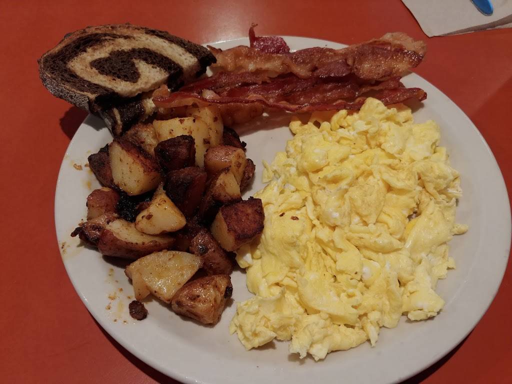 Rosarias Diner | restaurant | 591 Rodman St, Fall River, MA 02721, USA | 5083249454 OR +1 508-324-9454