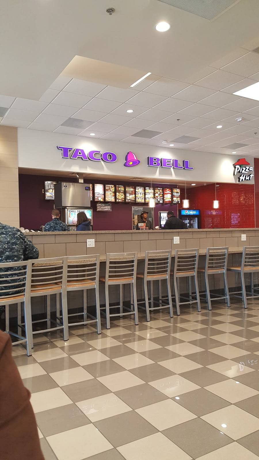 Taco Bell | restaurant | 540 Cluverius Ave, Great Lakes, IL 60088, USA | 8476899950 OR +1 847-689-9950