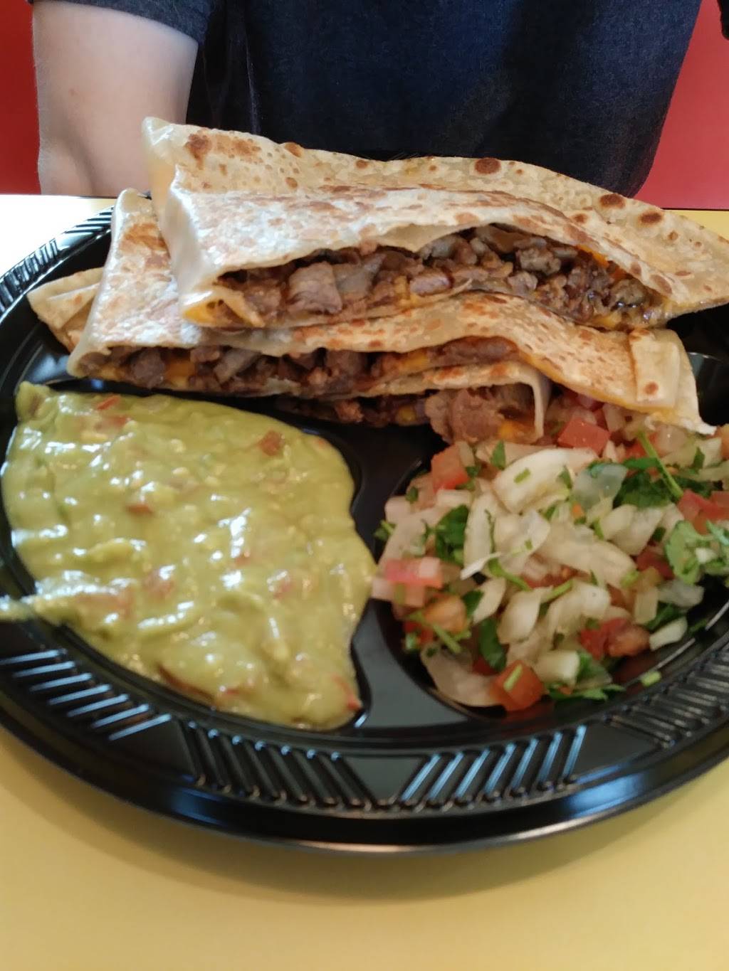 Robertitos | restaurant | 3157 Fowler Ave, Clovis, CA 93611, USA | 5598400587 OR +1 559-840-0587