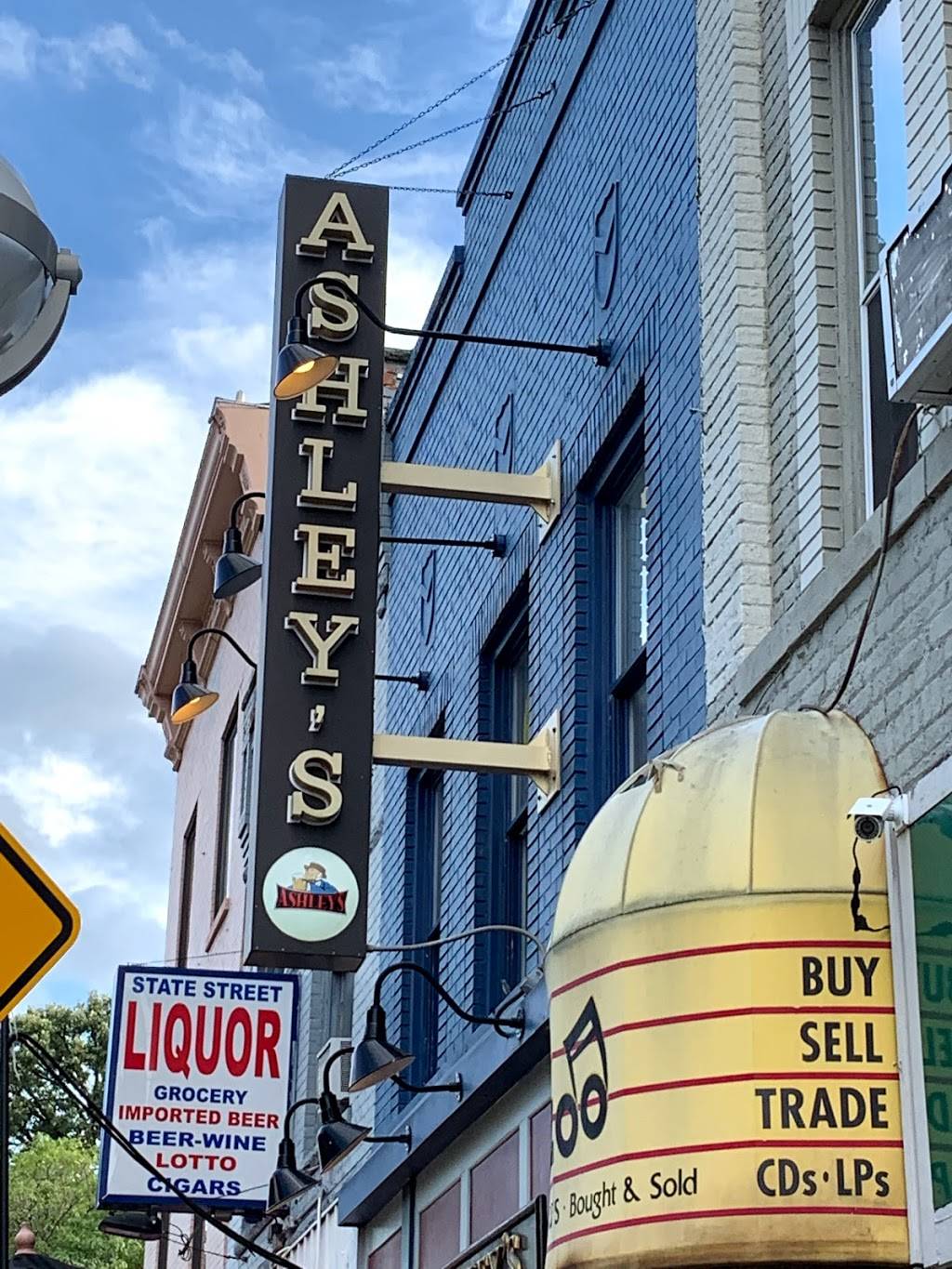 Ashleys - Ann Arbor | restaurant | 338 S State St, Ann Arbor, MI 48104, USA | 7349969191 OR +1 734-996-9191