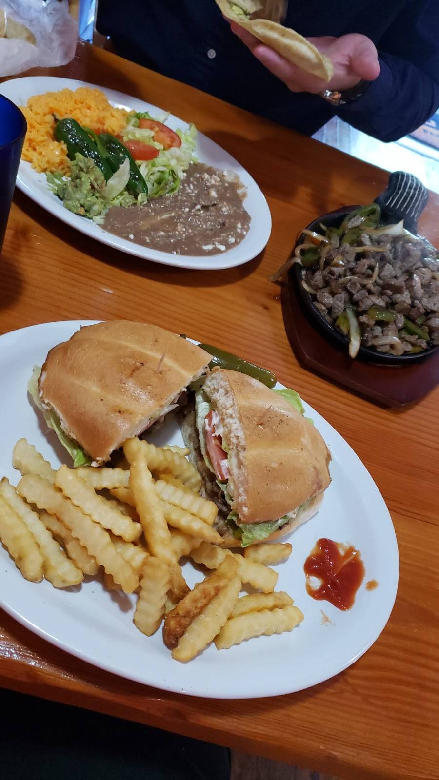 El Rancho Restaurante y Pupuseria | restaurant | 210 N 3rd St, Harrisburg, PA 17101, USA | 7173179239 OR +1 717-317-9239