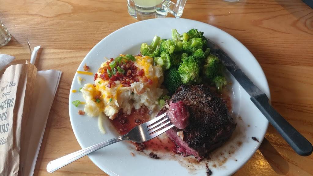 Chilis Grill & Bar | meal takeaway | 8180 Laura Ln, Davenport, FL 33896, USA | 4073962180 OR +1 407-396-2180