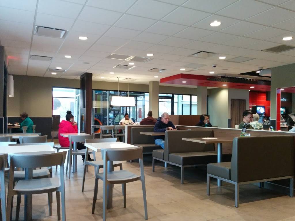McDonalds | cafe | 7887 State Line Rd, Kansas City, MO 64114, USA | 8164448841 OR +1 816-444-8841