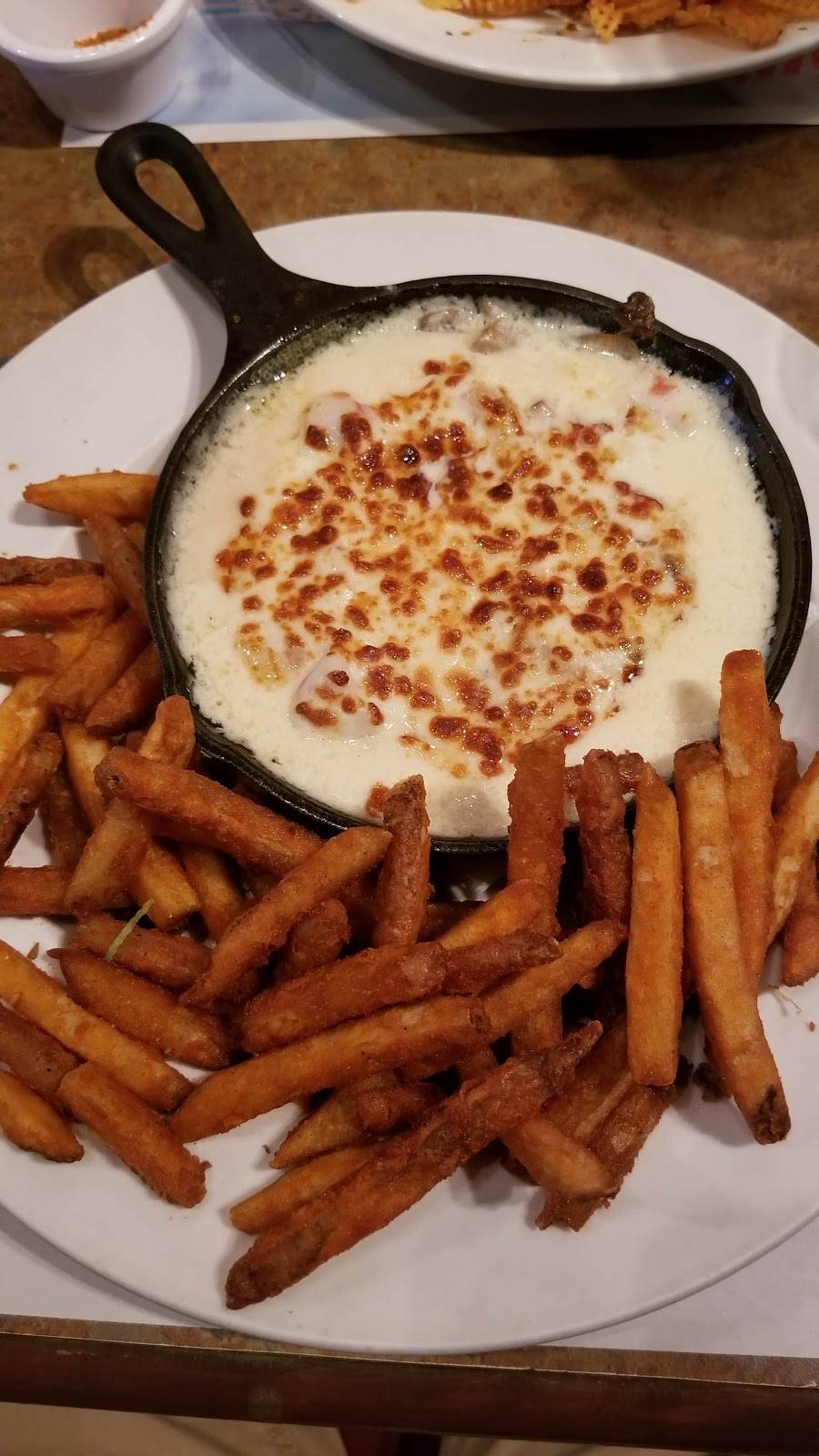 Mikes | restaurant | 199 Boul Labelle, Rosemère, QC J7A 2H2, Canada | 4504193303 OR +1 450-419-3303