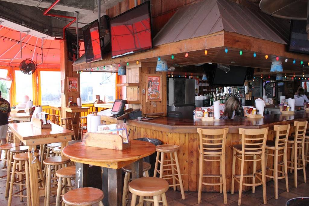 Hooters | meal takeaway | 17 S Atlantic Blvd Unit 304, Fort Lauderdale, FL 33316, USA | 9547670014 OR +1 954-767-0014