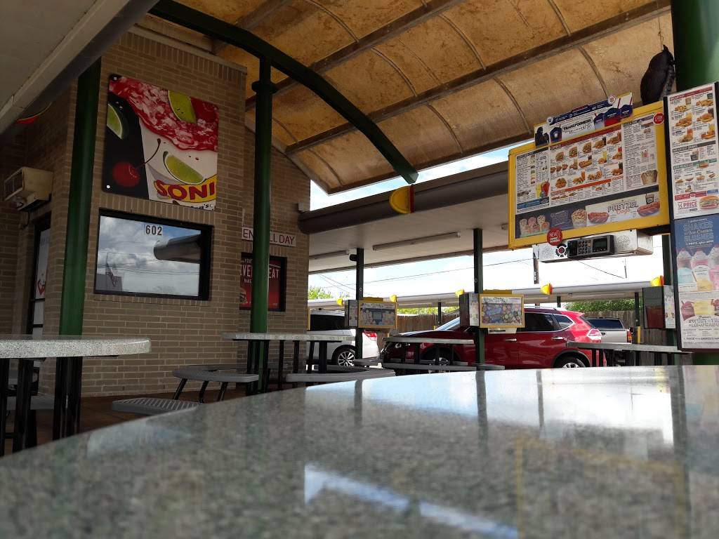 Sonic Drive-In | restaurant | 602 S 14th St, Kingsville, TX 78363, USA | 3615927001 OR +1 361-592-7001