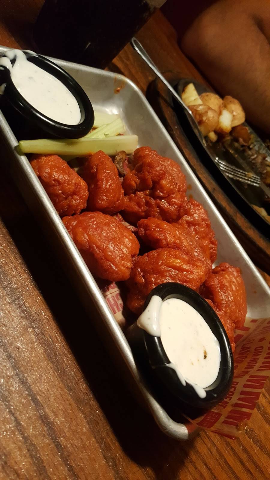 Wing Street | meal takeaway | 7076 Bissonnet St, Houston, TX 77074, USA | 7139950555 OR +1 713-995-0555