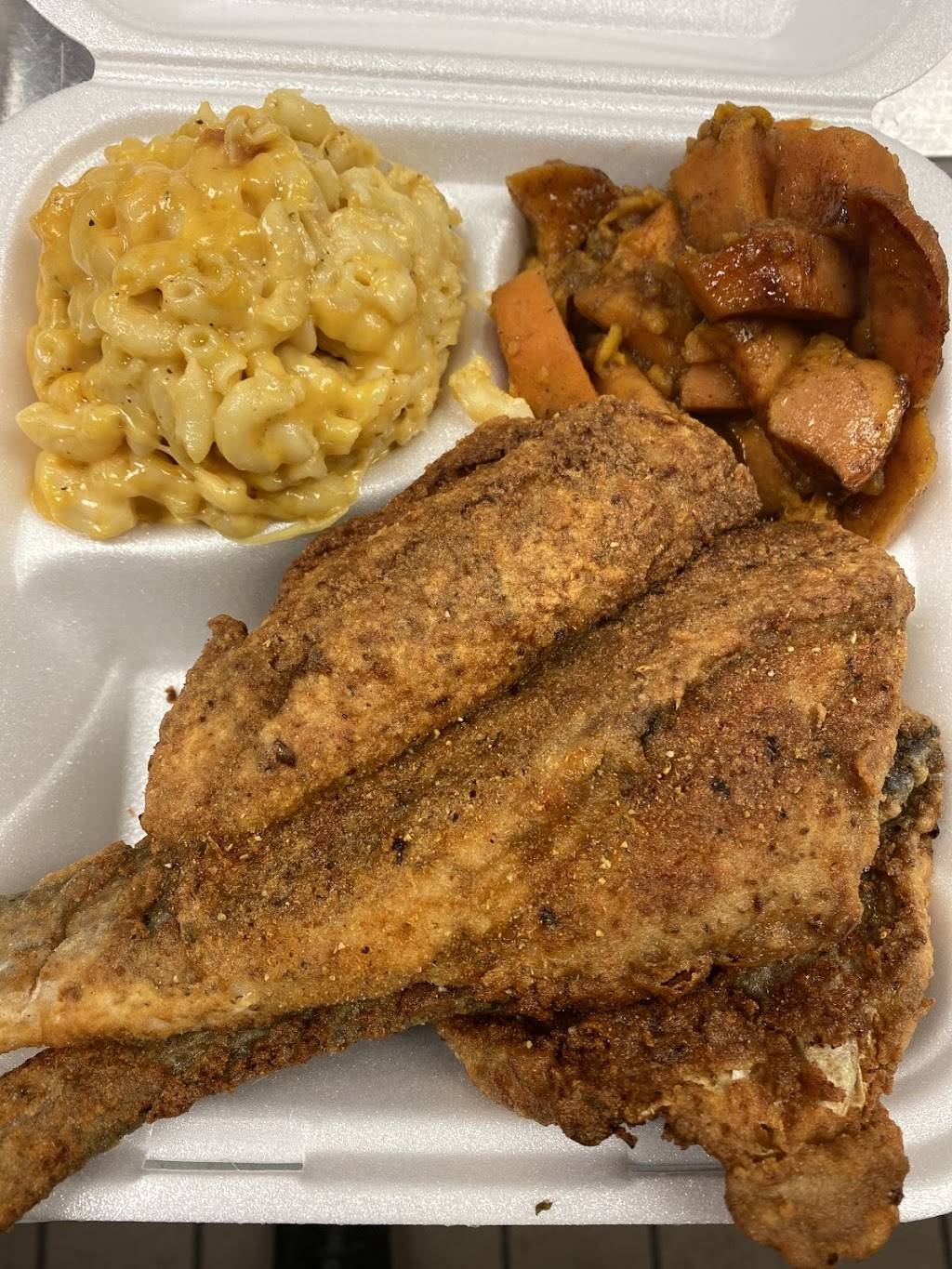 Big Tanks Soulfull Kitchen | restaurant | 2130 E Arbors Dr #125, Charlotte, NC 28262, USA | 9803550366 OR +1 980-355-0366