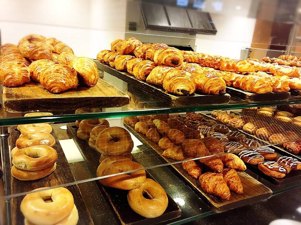 LB Bistro & Patisserie | restaurant | 301 E North Water St, Chicago, IL 60611, USA | 3123295900 OR +1 312-329-5900