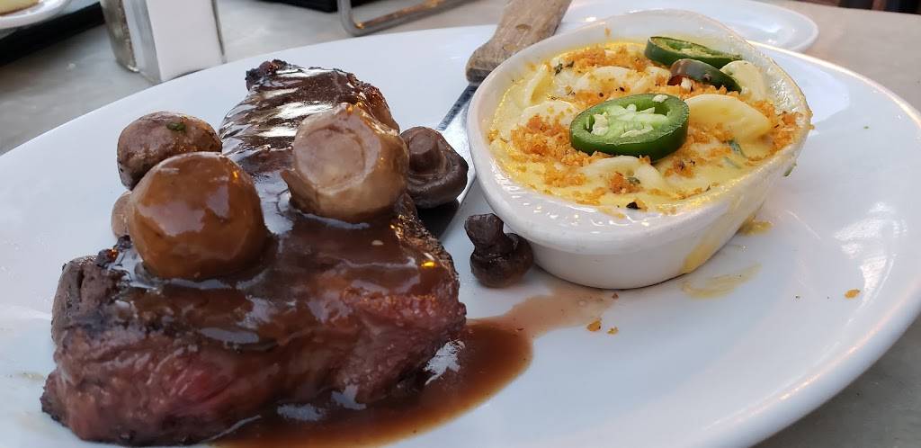 Red White and Brew | restaurant | 6740 E McDowell Rd #102, Mesa, AZ 85215, USA | 4808079393 OR +1 480-807-9393