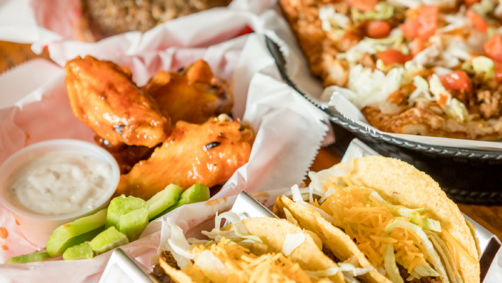 Laura Lees Café & Pub | restaurant | 5748 W Jones Ave, Zellwood, FL 32798, USA | 4078143148 OR +1 407-814-3148