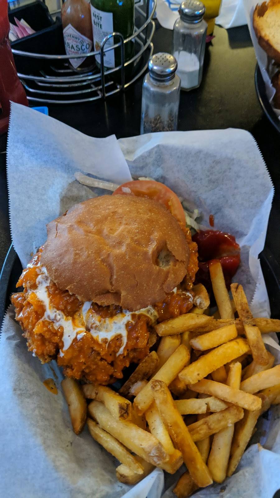 Laux Brickhouse Grille | restaurant | 212 N Prairie St, Bethalto, IL 62010, USA | 6183774800 OR +1 618-377-4800