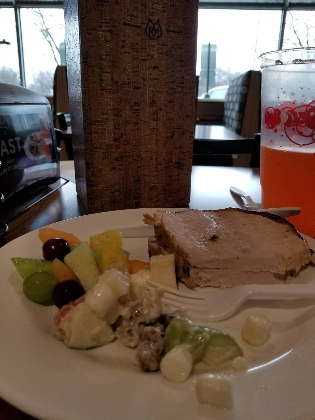 Hy-Vee Market Grille | restaurant | 1843 Johnson Ave NW, Cedar Rapids, IA 52405, USA | 3193651937 OR +1 319-365-1937