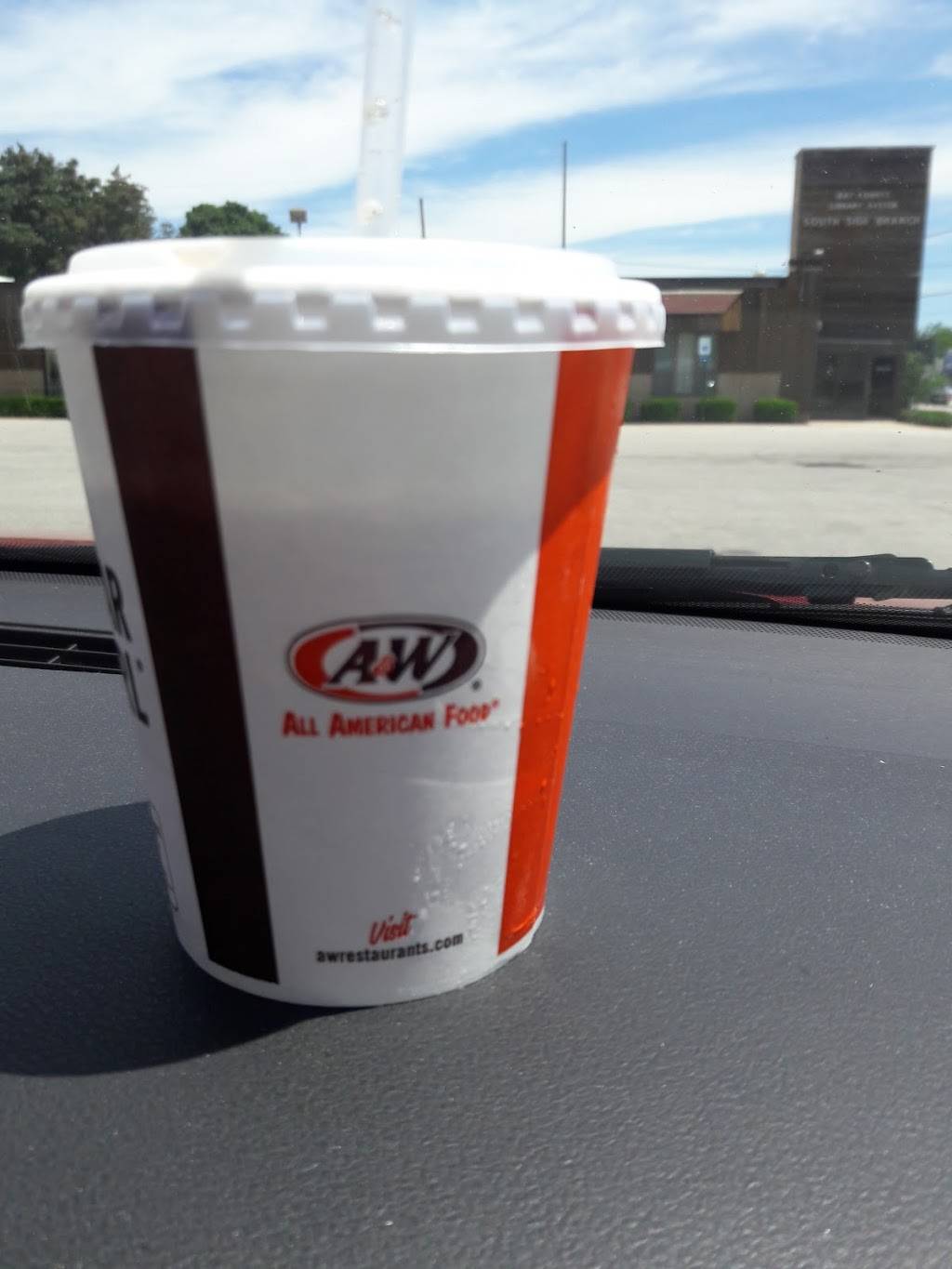 A&W Drive In | restaurant | 301 Lafayette Ave, Bay City, MI 48708, USA | 9898920321 OR +1 989-892-0321
