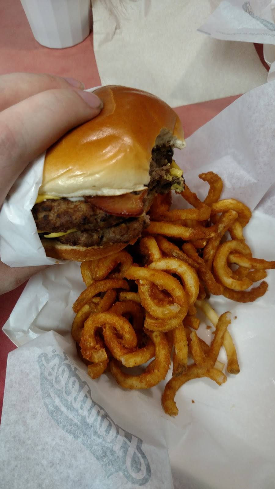 Hardees | restaurant | 2163 S Oakwood Ave, Geneseo, IL 61254, USA | 3099446155 OR +1 309-944-6155