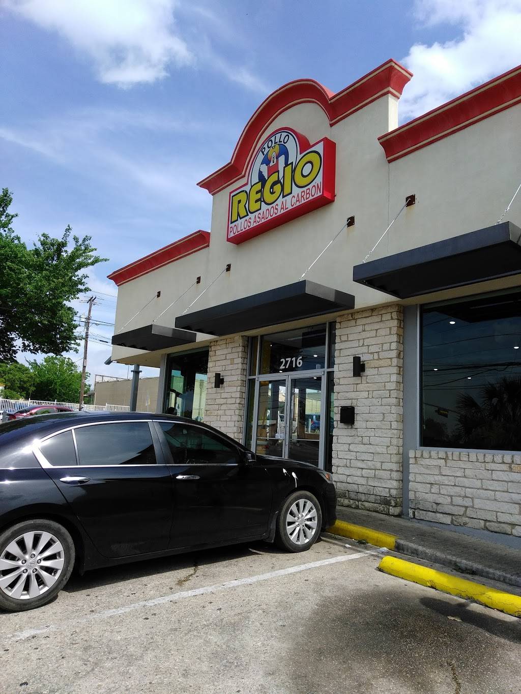 Pollo Regio | restaurant | 2716 W Davis St, Dallas, TX 75211, USA | 2143300066 OR +1 214-330-0066