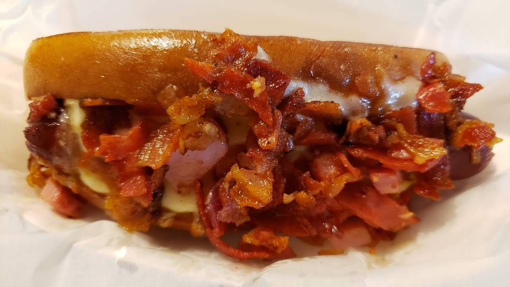 The Original Dans Dogs | restaurant | 5751 Smith Rd, Brook Park, OH 44142, USA | 2168989141 OR +1 216-898-9141