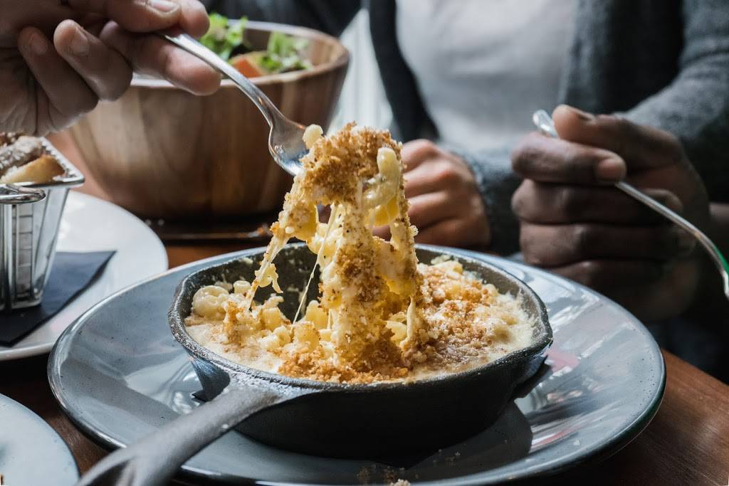 Brooklyn Lantern | restaurant | 77 Box St, Brooklyn, NY 11222, USA | 7183838200 OR +1 718-383-8200