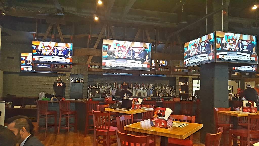 Turf N Surf Po Boy | restaurant | 3121 South Lamar Boulevard Inside, Bar, Lavaca St, Austin, TX 78704, USA | 5122762763 OR +1 512-276-2763