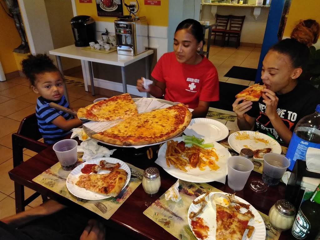 Fratellis Pizzeria | restaurant | 1860 Baldwin St, Waterbury, CT 06706, USA | 2035738089 OR +1 203-573-8089