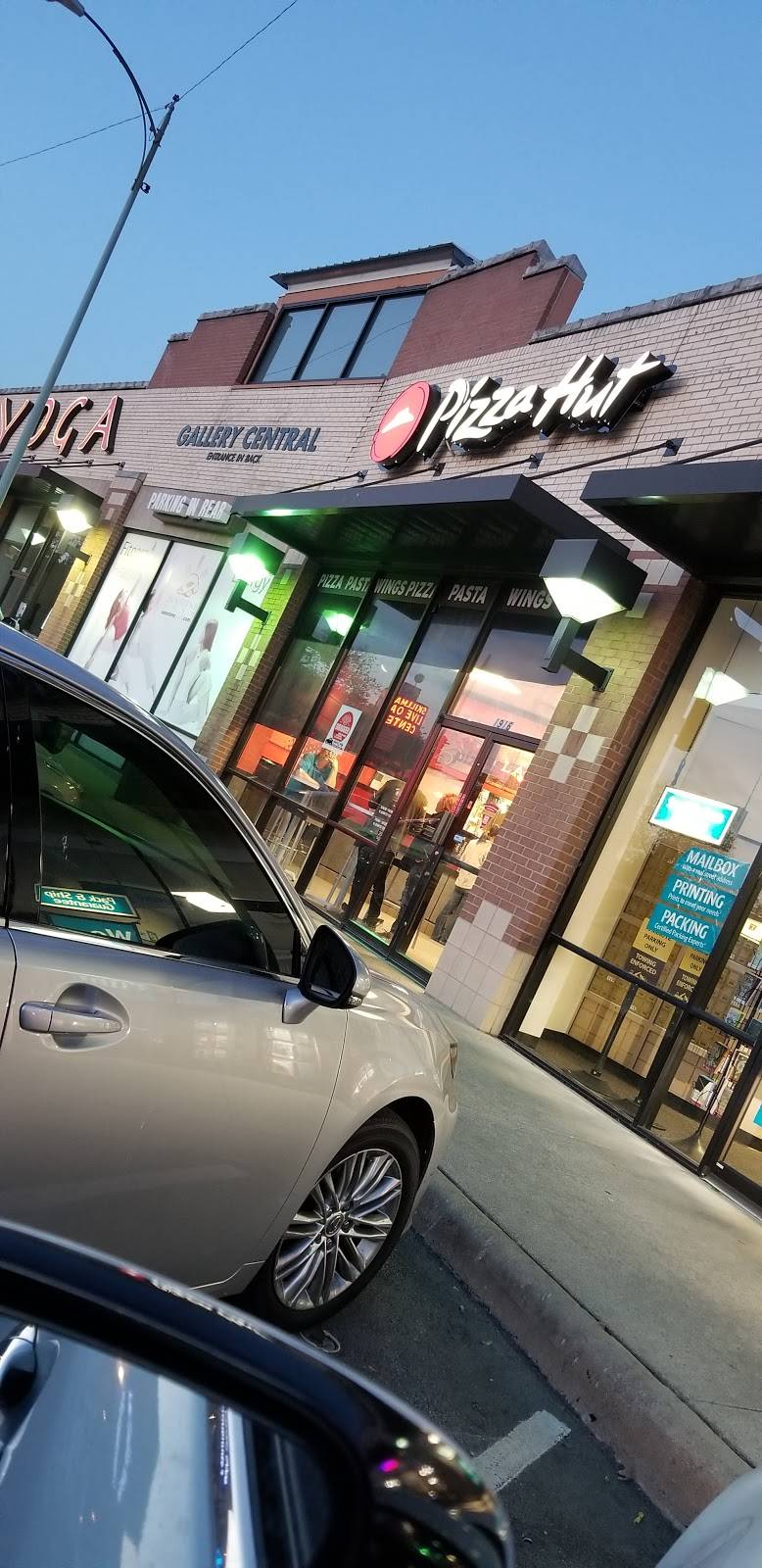 Pizza Hut | restaurant | 1916 Skillman St, Dallas, TX 75206, USA | 2148232555 OR +1 214-823-2555