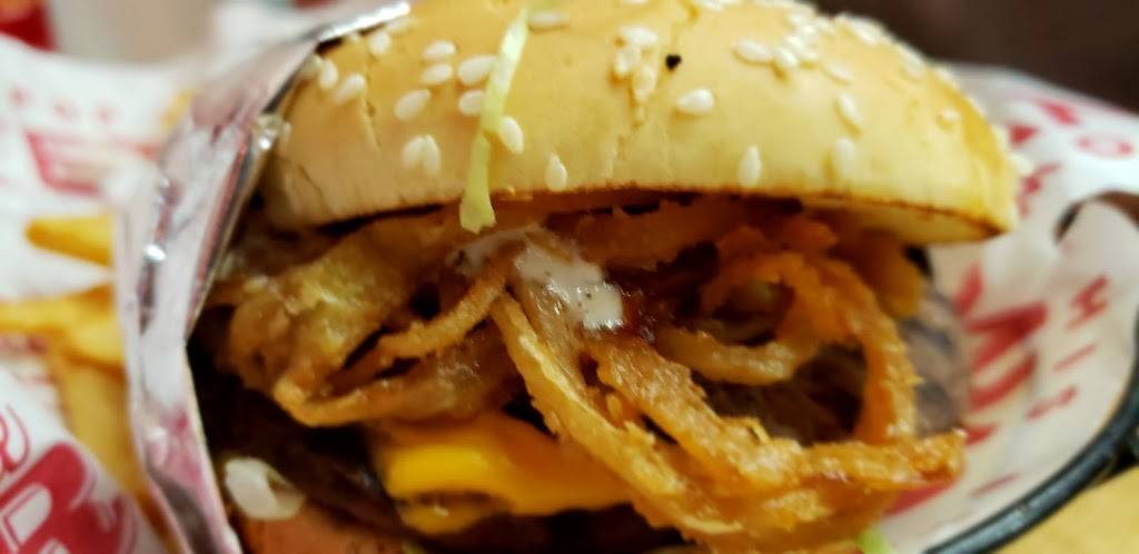 Red Robin Gourmet Burgers and Brews | restaurant | 14400 Bear Valley Rd Suite 405, Victorville, CA 92392, USA | 7609556555 OR +1 760-955-6555