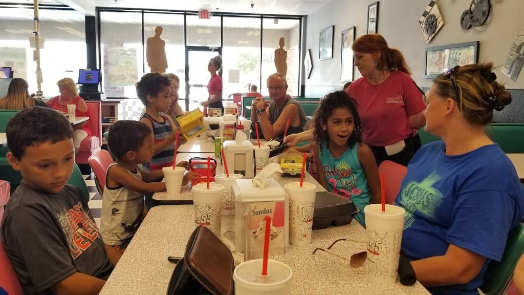 Hwy 55 Burgers Shakes & Fries | restaurant | 719 W 15th St, Washington, NC 27889, USA | 2529756406 OR +1 252-975-6406