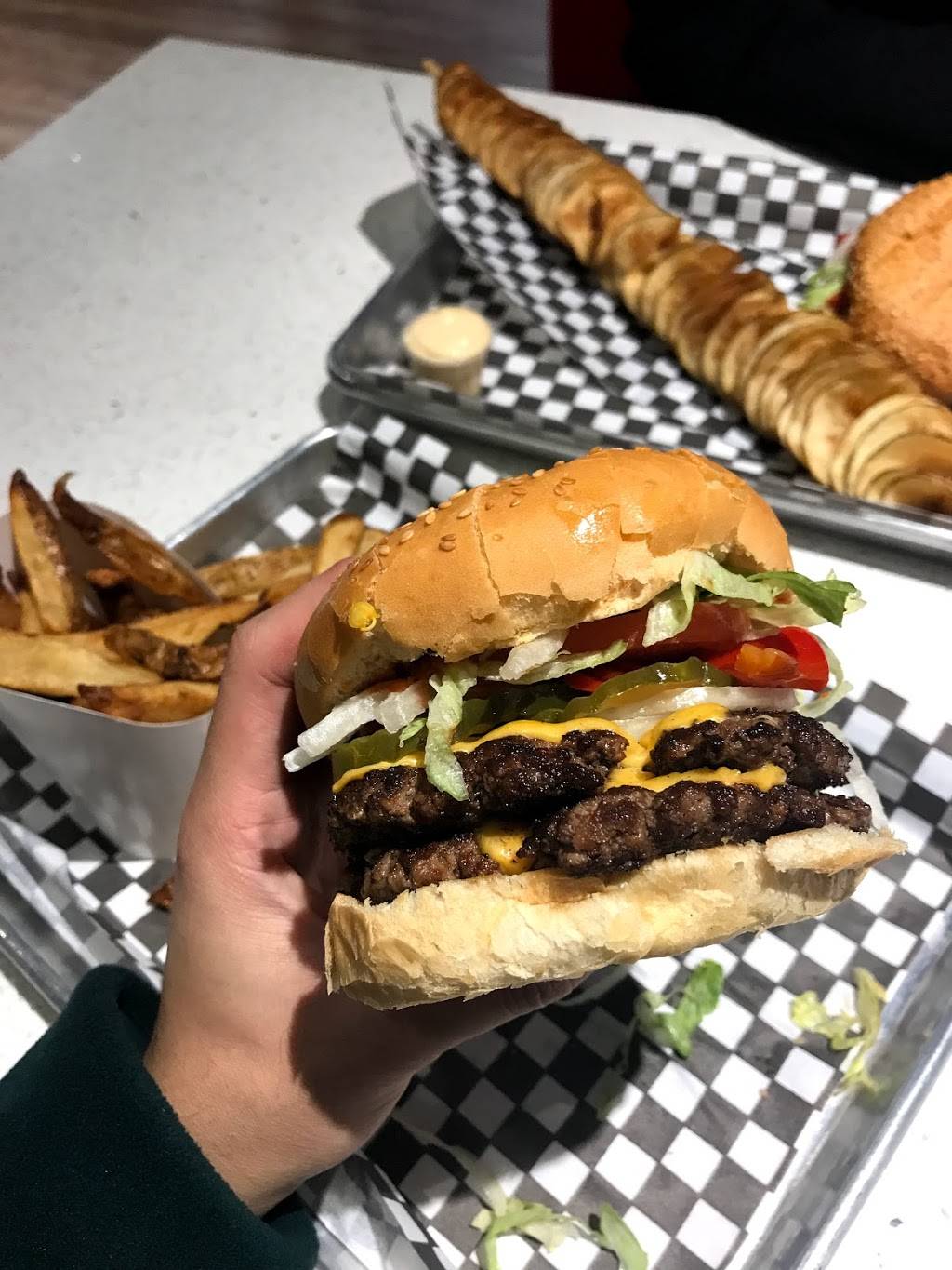 Burger Factory Milton | restaurant | 265 Main St E, Milton, ON L9T 1P1, Canada | 9058789898 OR +1 905-878-9898