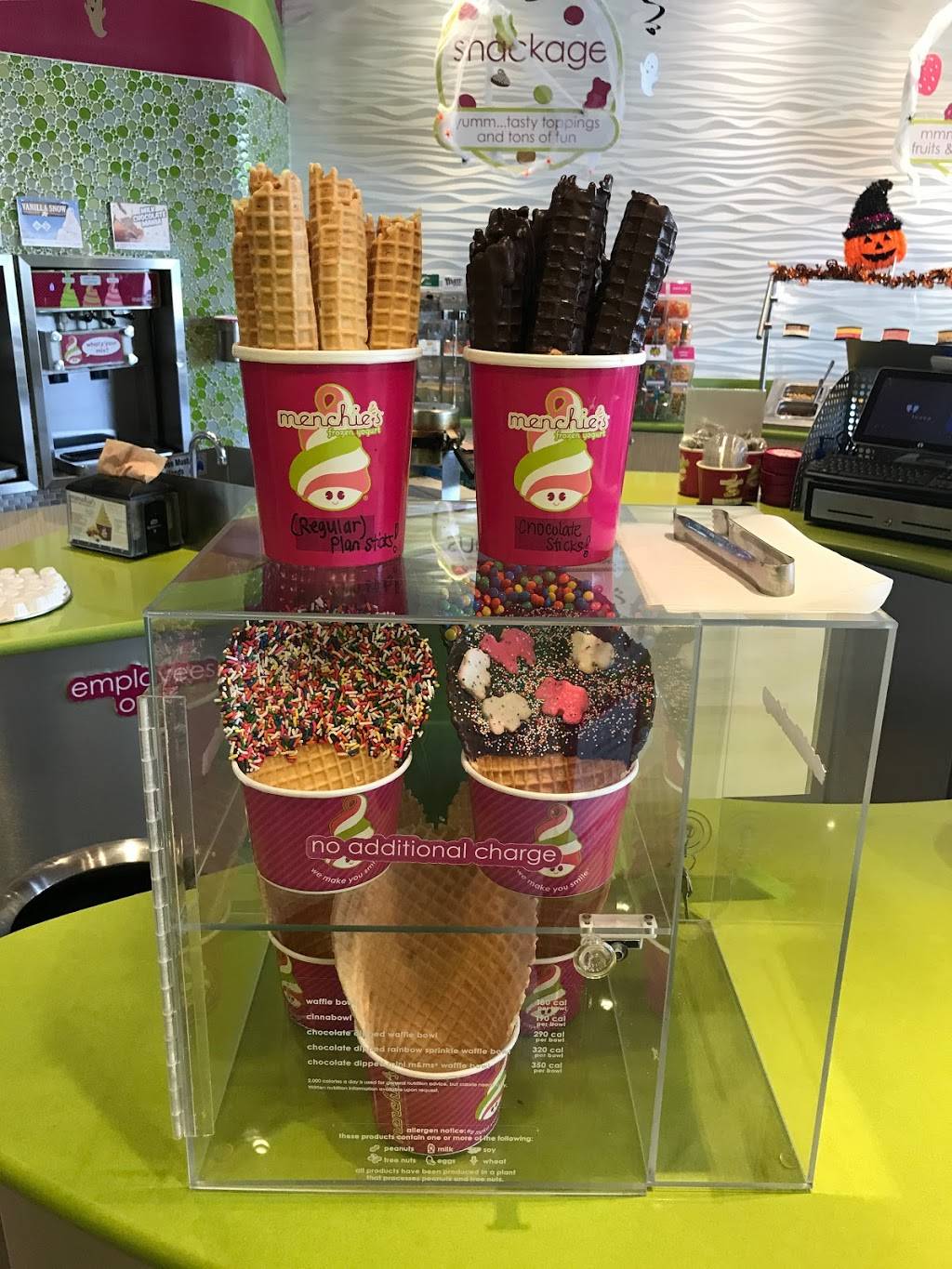 Menchies Frozen Yogurt | bakery | 6169 S Jog Rd, Lake Worth, FL 33467, USA | 5613579914 OR +1 561-357-9914