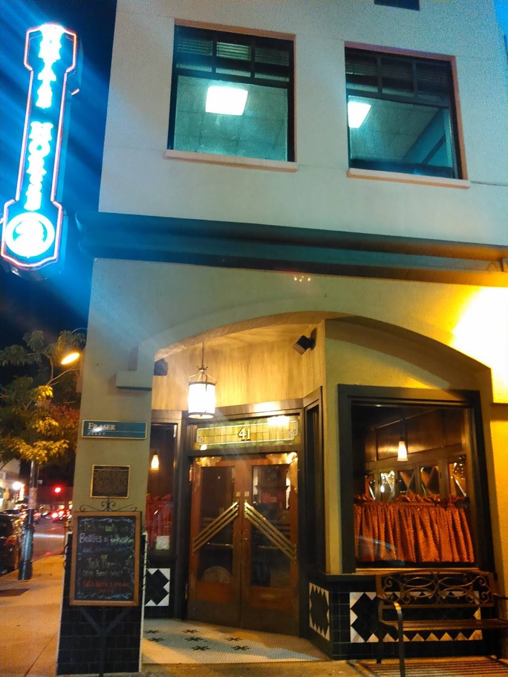 White Horse Lounge | night club | 41 S De Lacey Ave, Pasadena, CA 91105, USA | 6265839013 OR +1 626-583-9013