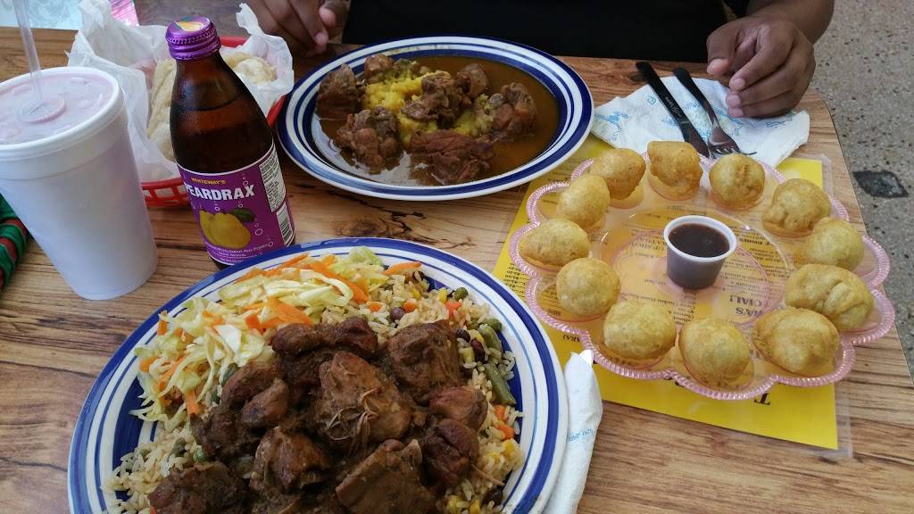 Taras Roti Shop | restaurant | 10006 N 30th St, Tampa, FL 33612, USA | 8138668272 OR +1 813-866-8272