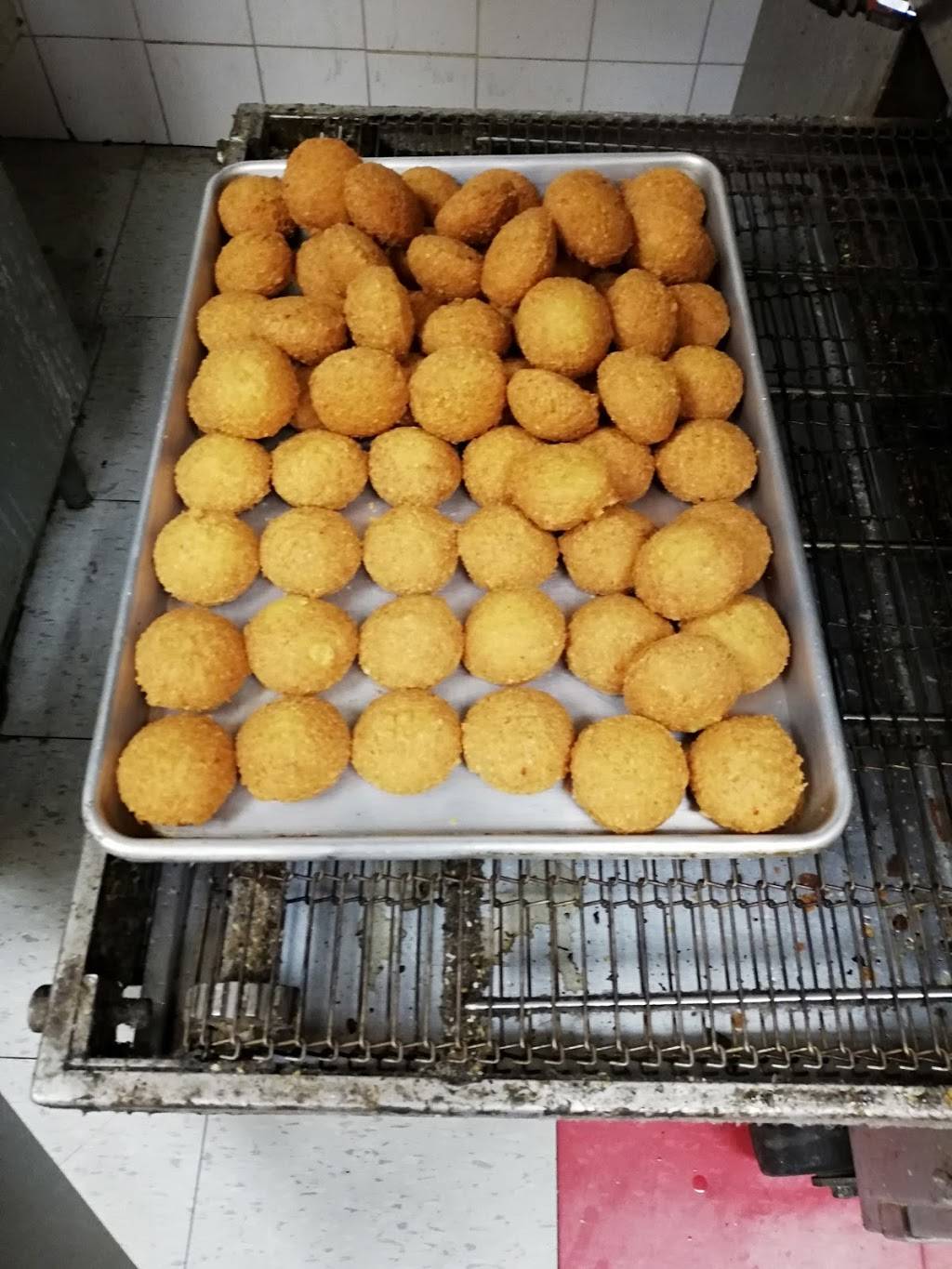 Royal Pizza & Wings | restaurant | Battlefield Square, 826 Queenston Rd, Stoney Creek, ON L8G 4A8, Canada | 9056648585 OR +1 905-664-8585