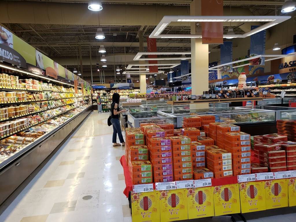 Civic Center Plaza | shopping mall | 7801 N Waukegan Rd, Niles, IL 60714, USA | 6306452800 OR +1 630-645-2800