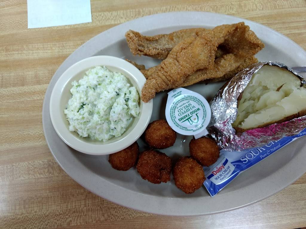 Fish Hut | restaurant | 120 Water St, Savannah, TN 38372, USA | 7319256571 OR +1 731-925-6571