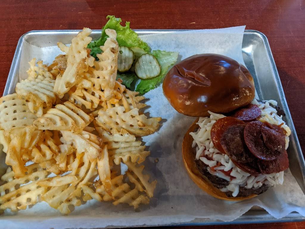 Henry Ts | restaurant | 1521 SW 21st St, Topeka, KS 66604, USA | 7852339333 OR +1 785-233-9333