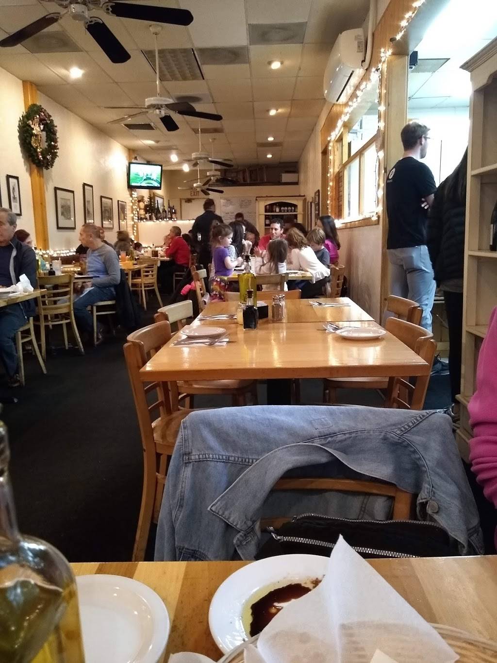 Fabrocinis Italian Kitchen | restaurant | 18608 Ventura Blvd, Tarzana, CA 91356, USA | 8183424490 OR +1 818-342-4490