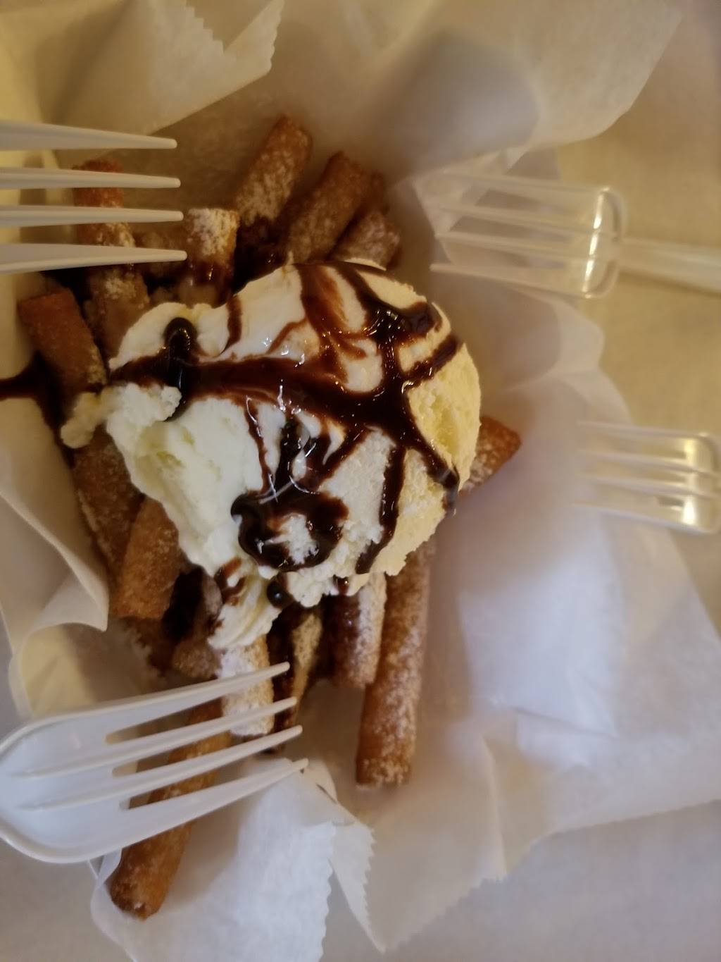 Loui Loui | restaurant | 3147 Broadway, New York, NY 10027, USA | 2122226608 OR +1 212-222-6608