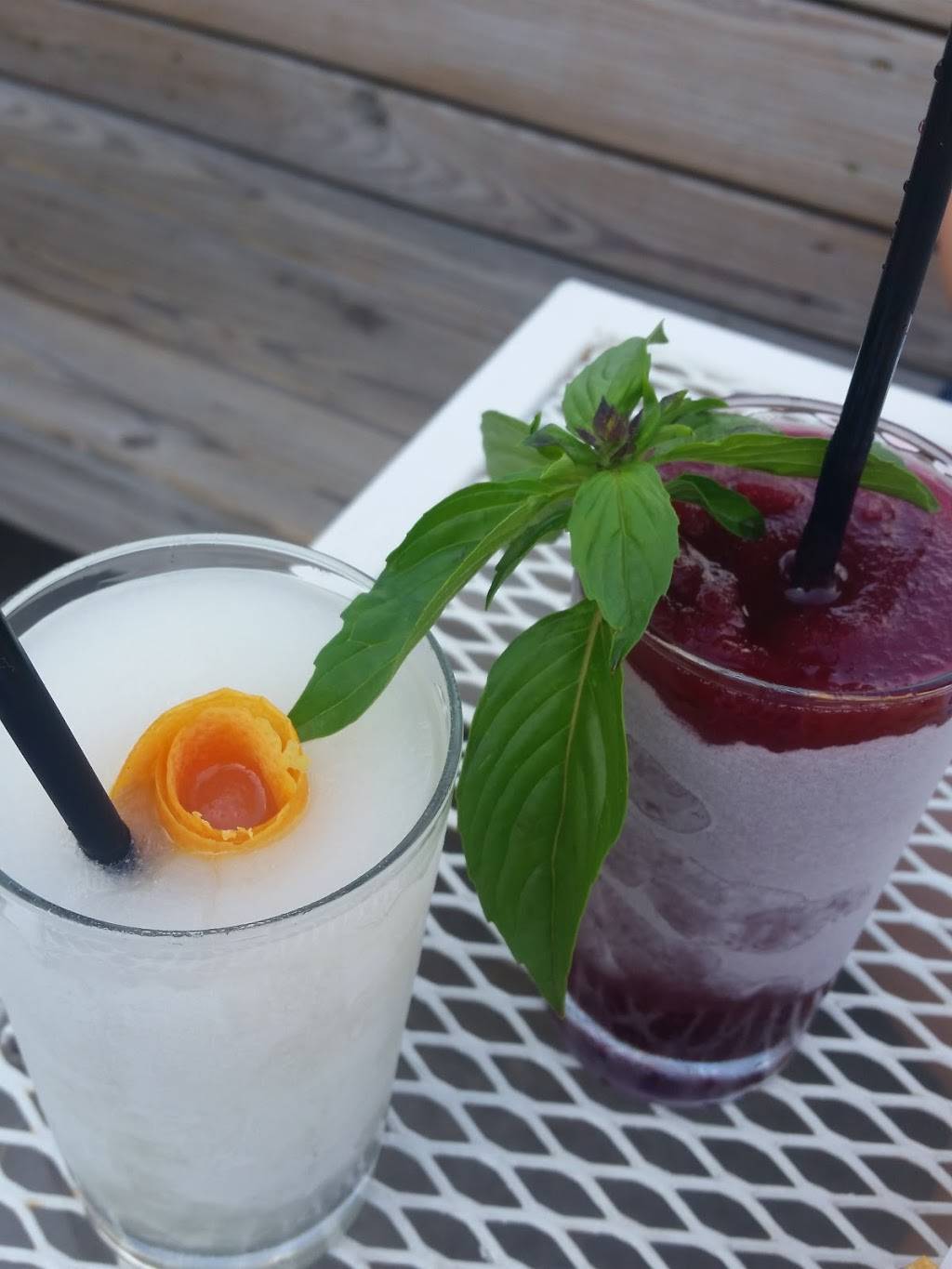 Eight Row Flint | restaurant | 1039 Yale St, Houston, TX 77008, USA | 8327674002 OR +1 832-767-4002