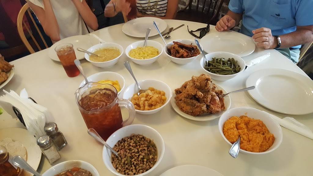 Mrs. Wilkes Dining Room | restaurant | 107 W Jones St, Savannah, GA 31401, USA | 9122325997 OR +1 912-232-5997