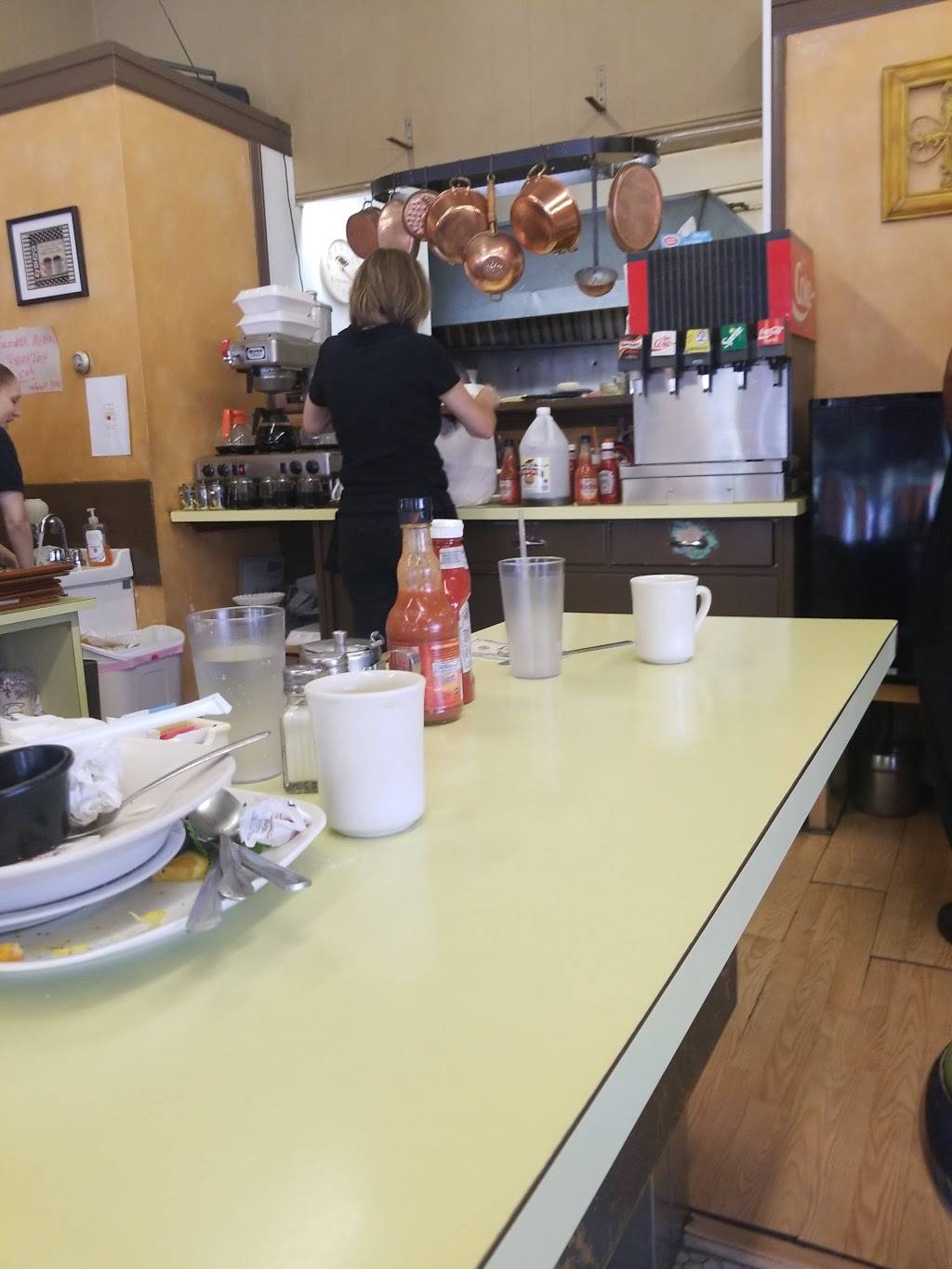 J.P. Spoonems | restaurant | 1678 Broad St, Providence, RI 02905, USA | 4019413550 OR +1 401-941-3550