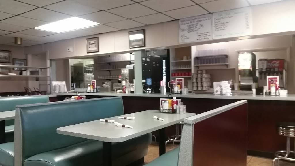 Papertown Dairy Bar & Restaurant | restaurant | 267 N Main St, Spring Grove, PA 17362, USA | 7172251542 OR +1 717-225-1542