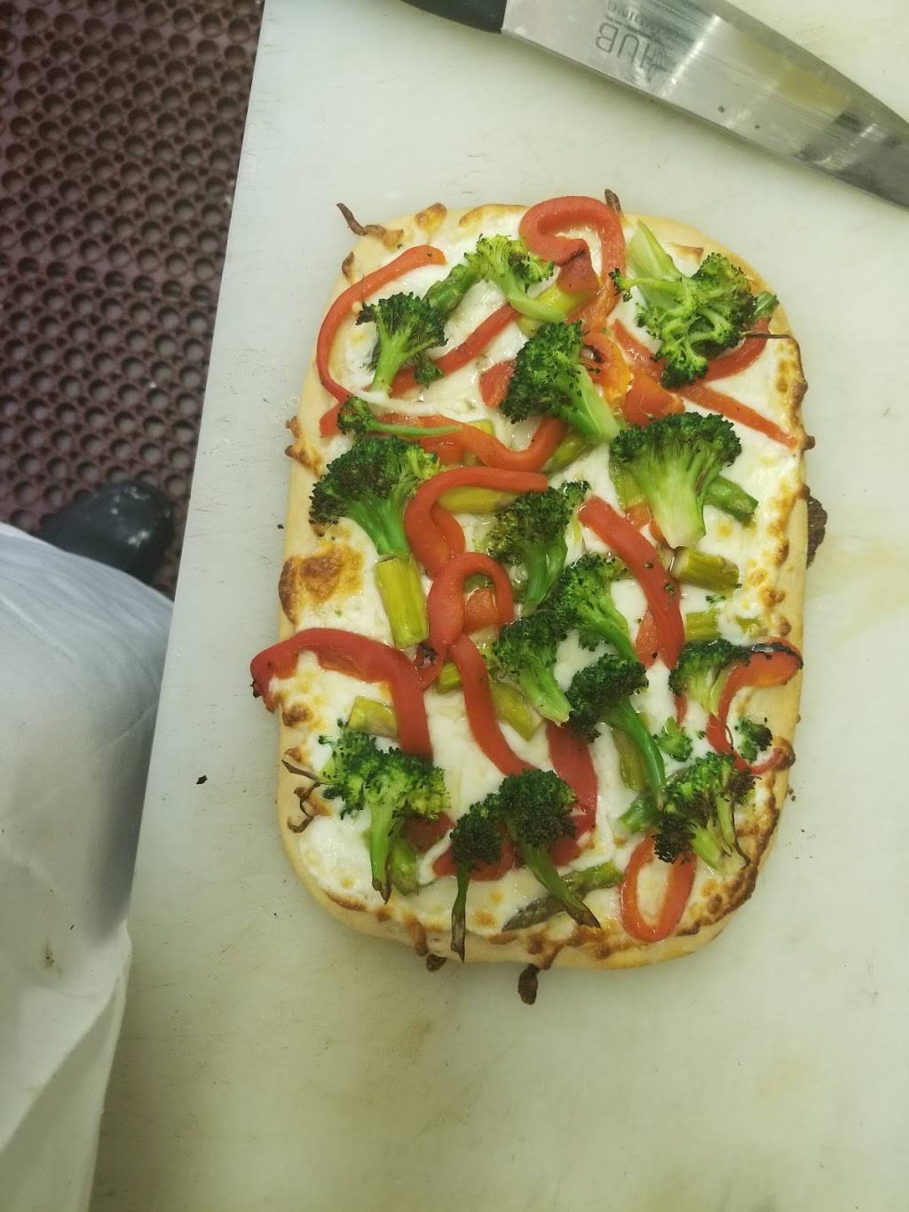 Donahues Madison Beach Grille | restaurant | 1320 Boston Post Rd, Madison, CT 06443, USA | 2033188362 OR +1 203-318-8362