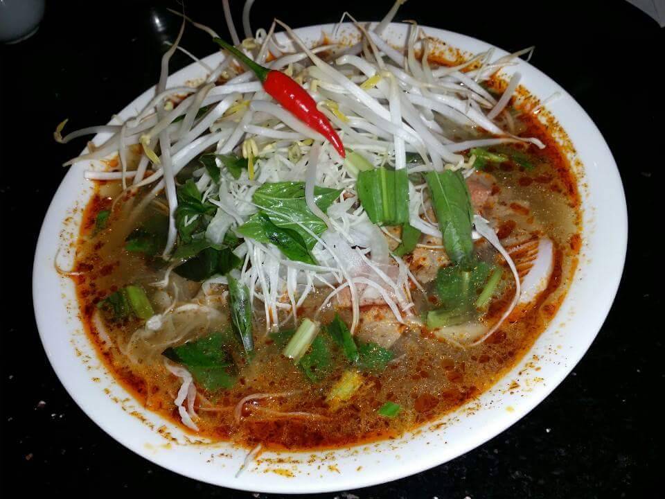 Pho Linh | restaurant | 1156 College St, Toronto, ON M6H 1B6, Canada | 4165163891 OR +1 416-516-3891