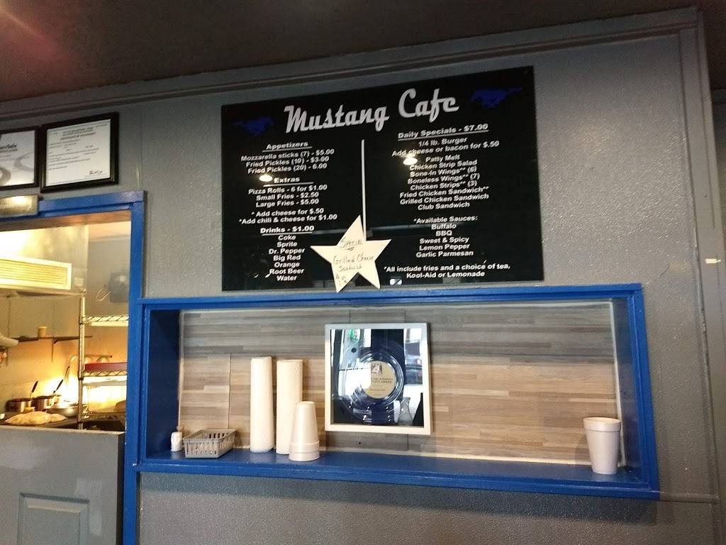 Mustang Cafe | restaurant | 7708 Marbach Rd, San Antonio, TX 78227, USA | 2106754376 OR +1 210-675-4376