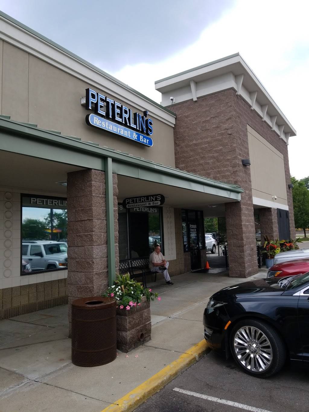 Peterlins | restaurant | 22004 Farmington Rd, Farmington, MI 48336, USA | 2484268822 OR +1 248-426-8822